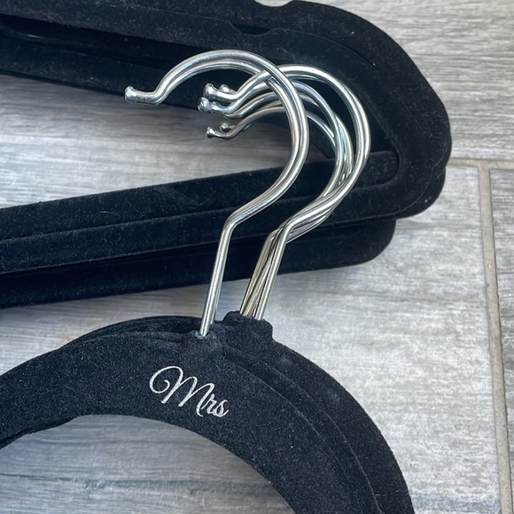 Bridal “Mrs” Slim Black Hangers Perfect for Newlyweds x20 - Picture 1 of 5